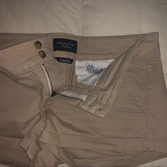 AMERICAN EAGLE KHAKI SHORTS SIZE 4 - Picture 3 of 5